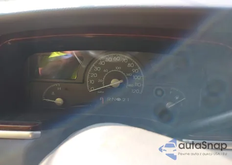 2004 Lincoln Town Car Executive/Signature z USA, uszkodzony, nr VIN 1LNHM81W44Y601648